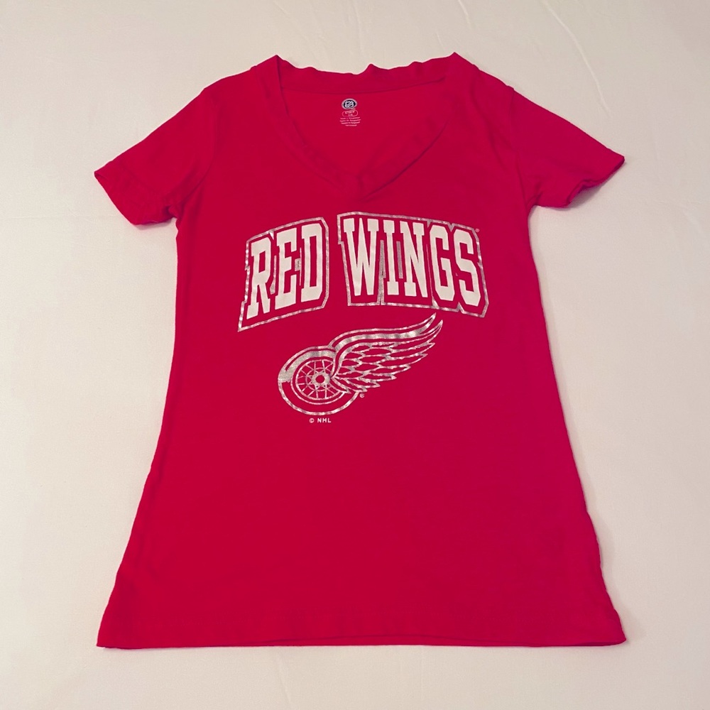 NHL Red Wings V Neck T Shirt Size S